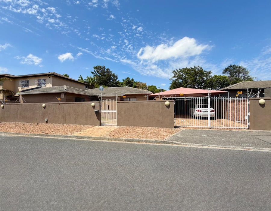 4 Bedroom Property for Sale in Table View Western Cape